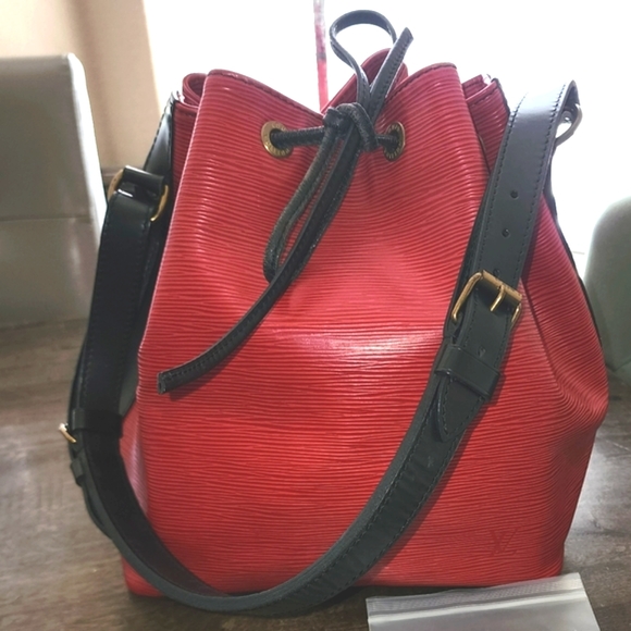Louis Vuitton Noe Bucket Bag ❤️🖤 - Picture 2 of 16